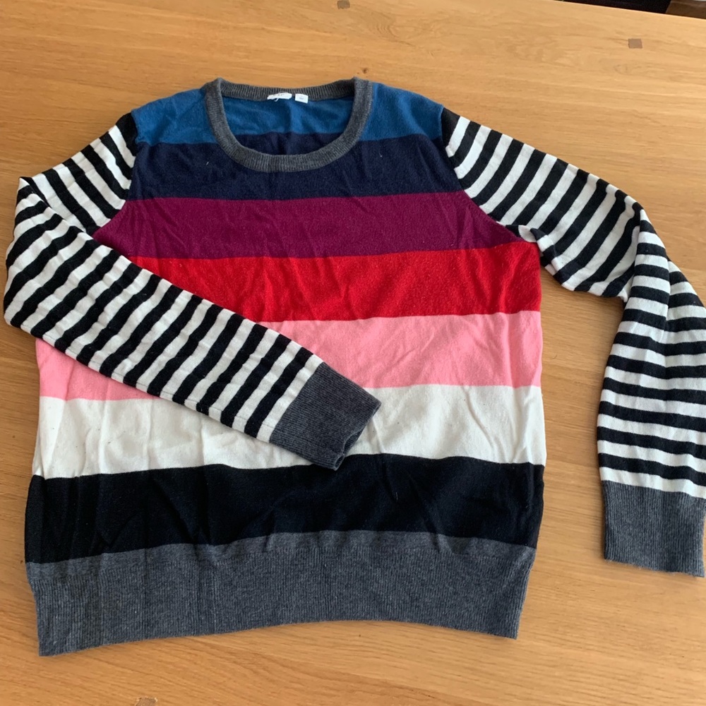 Gap sweater